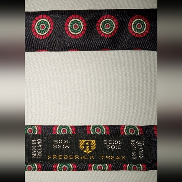 BOWTIE AUTHENTIC VINTAGE 💯 SILK - Picture 2 of 9